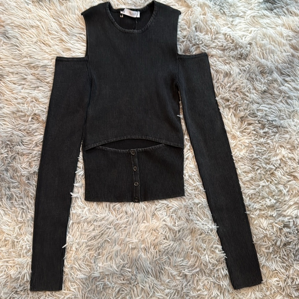 Zara ribbed cold shoulder cut out shirt - Picture 2 of 5